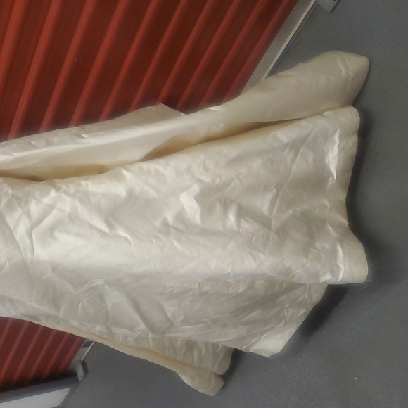 Vera Wang Dutchesse Wedding Dress size 8 Ivory Silk strapless Ball gown #2 - Picture 13 of 17